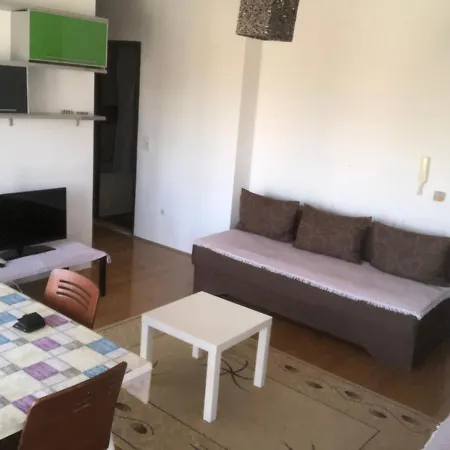 Center 3 Bedrooms With Kitchen And Private Bathroom *