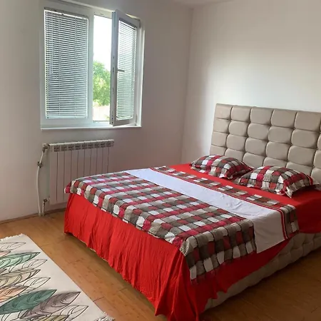 Center 3 Bedrooms With Kitchen And Private Bathroom Appartamento Skopje