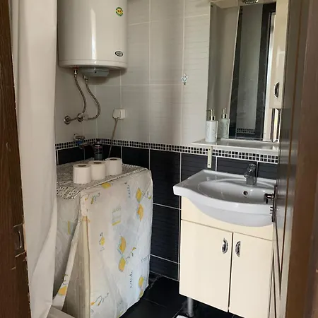Center 3 Bedrooms With Kitchen And Private Bathroom